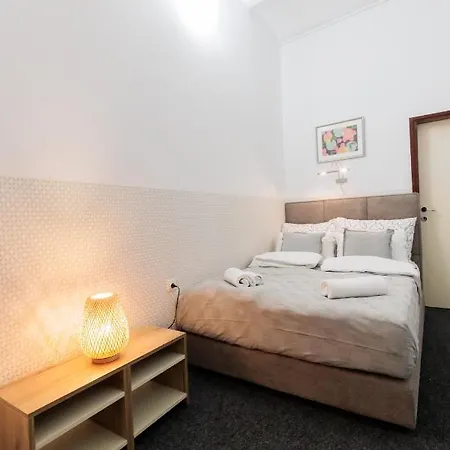 Apartment Pia *