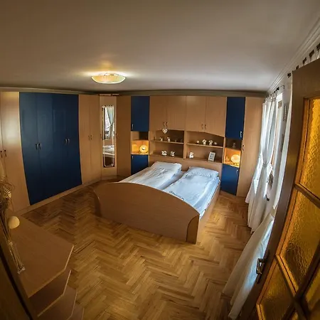 Apartment Pia *