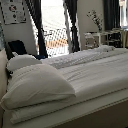 Pia Apartment *